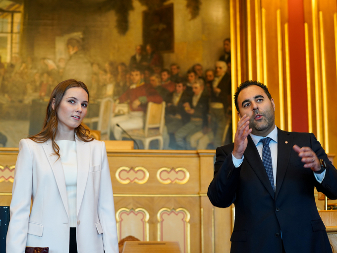 The President of the Storting, Masud Gharahkhani, shows Princess Ingrid Alexandra the Storting Chamber. Photo: Simen Løvberg Sund, The Royal Court.